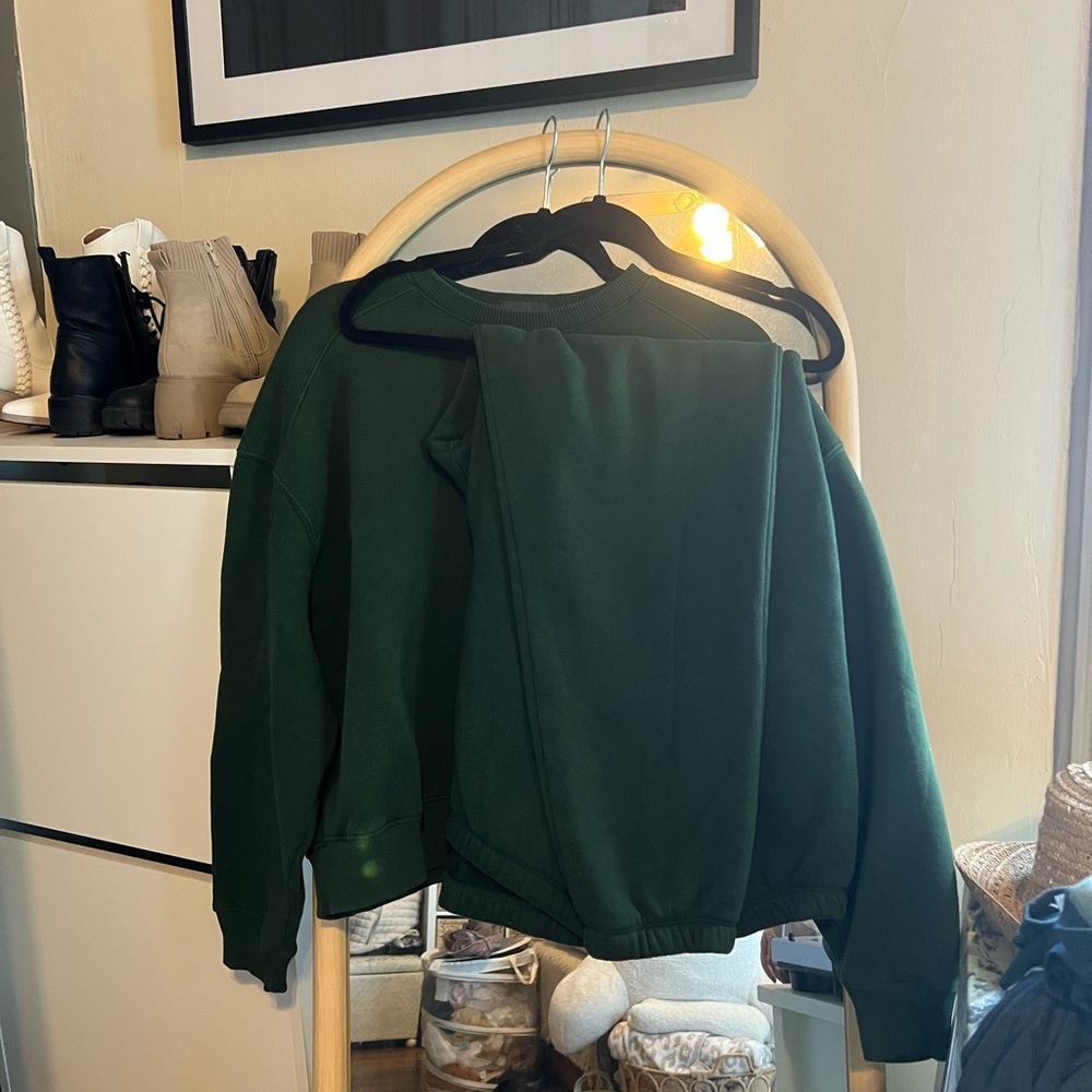 Nuuds Evergreen Sweatshirt and Pants Set EUC